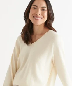 Curved Hem V Neck Jumper
