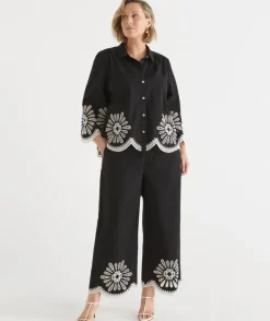Embroidered Scallop Hem Pant