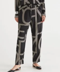 Geometric Print Tapered Pant