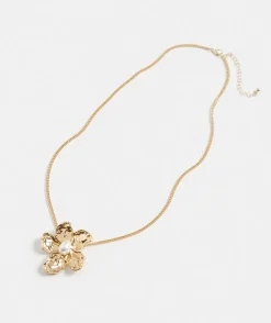 Gold Flower Pendant Necklace