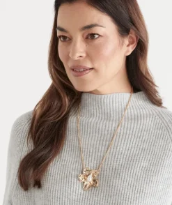 Gold Flower Pendant Necklace