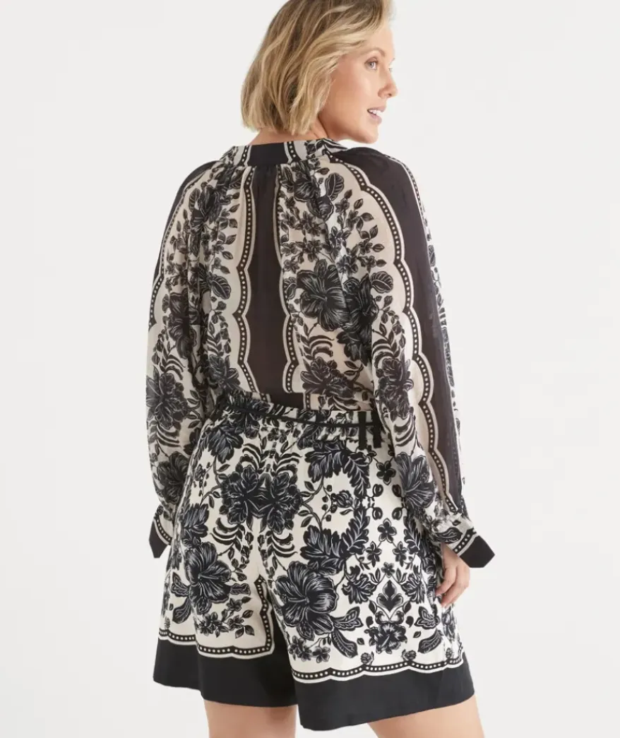 Noir Bloom Short